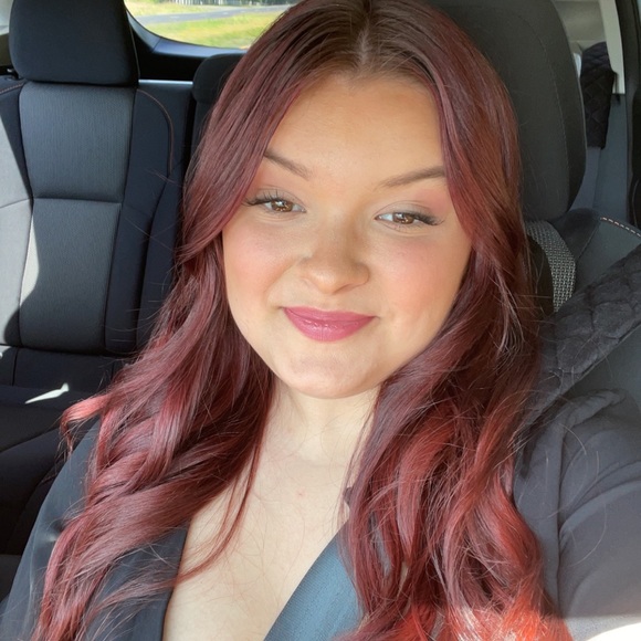 Meet your Posher, Tyra - Picture 1 of 2
